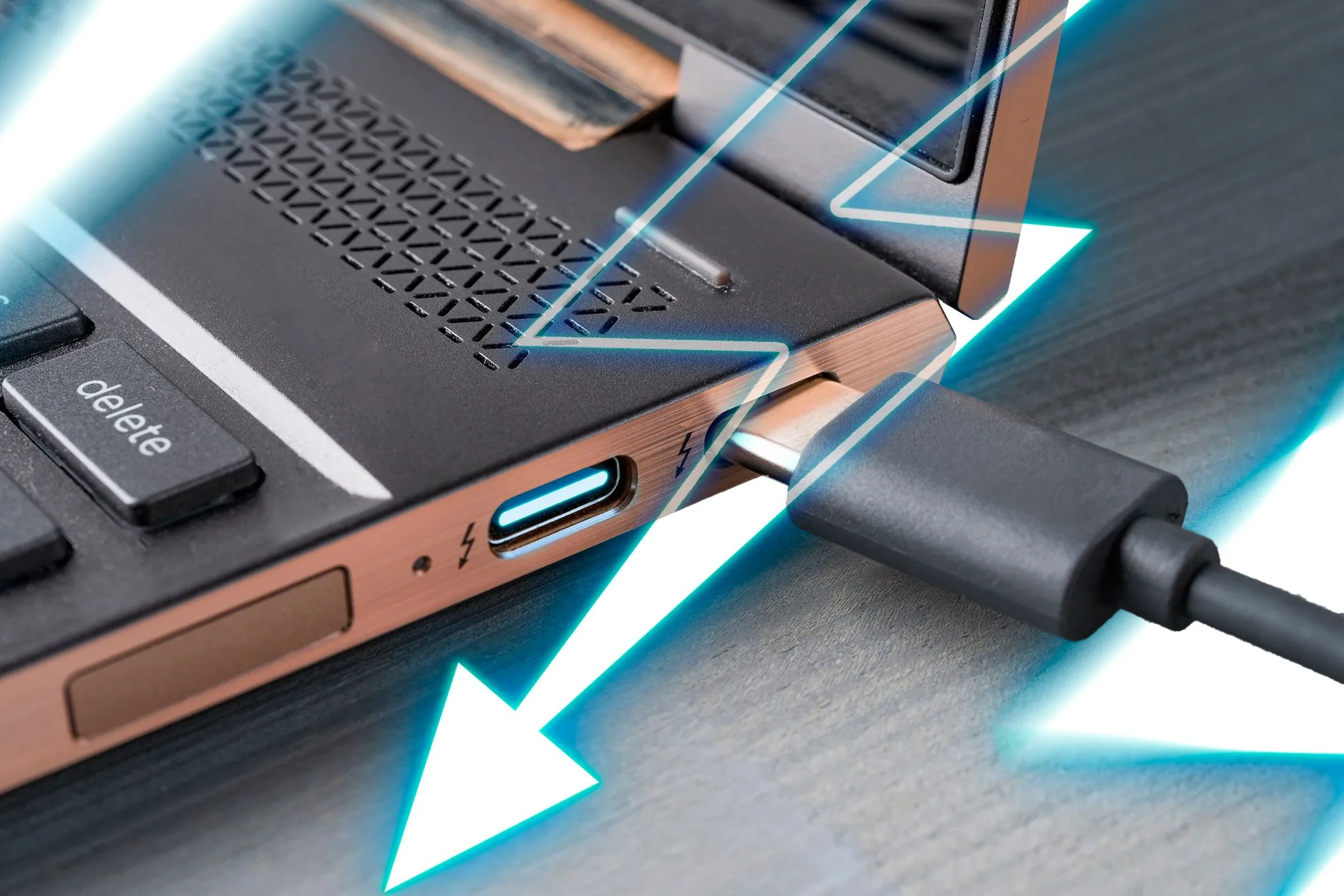 Ảnh cận cảnh laptop có cổng Thunderbolt USB-C