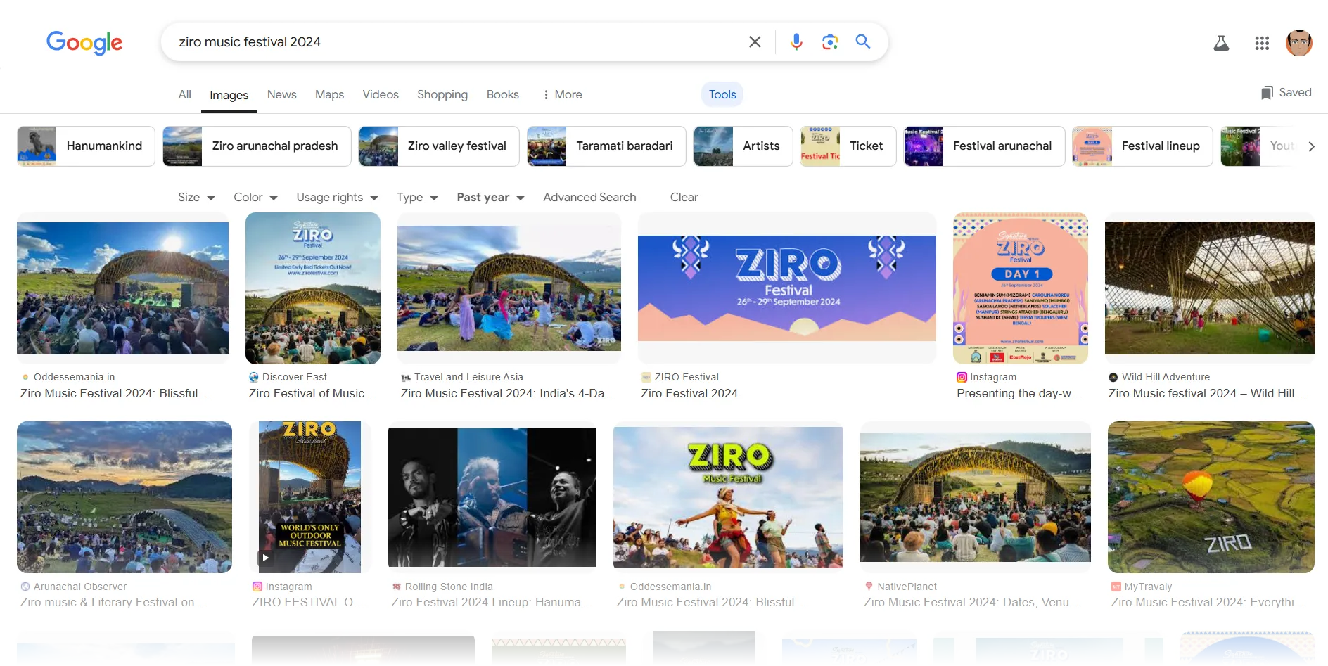 Ảnh chụp cảnh lễ hội đèn lồng truyền thống ở Bắc Kinh hiển thị trên Google Hình ảnh, thể hiện không khí và trang phục đặc trưng của sự kiện văn hóa.