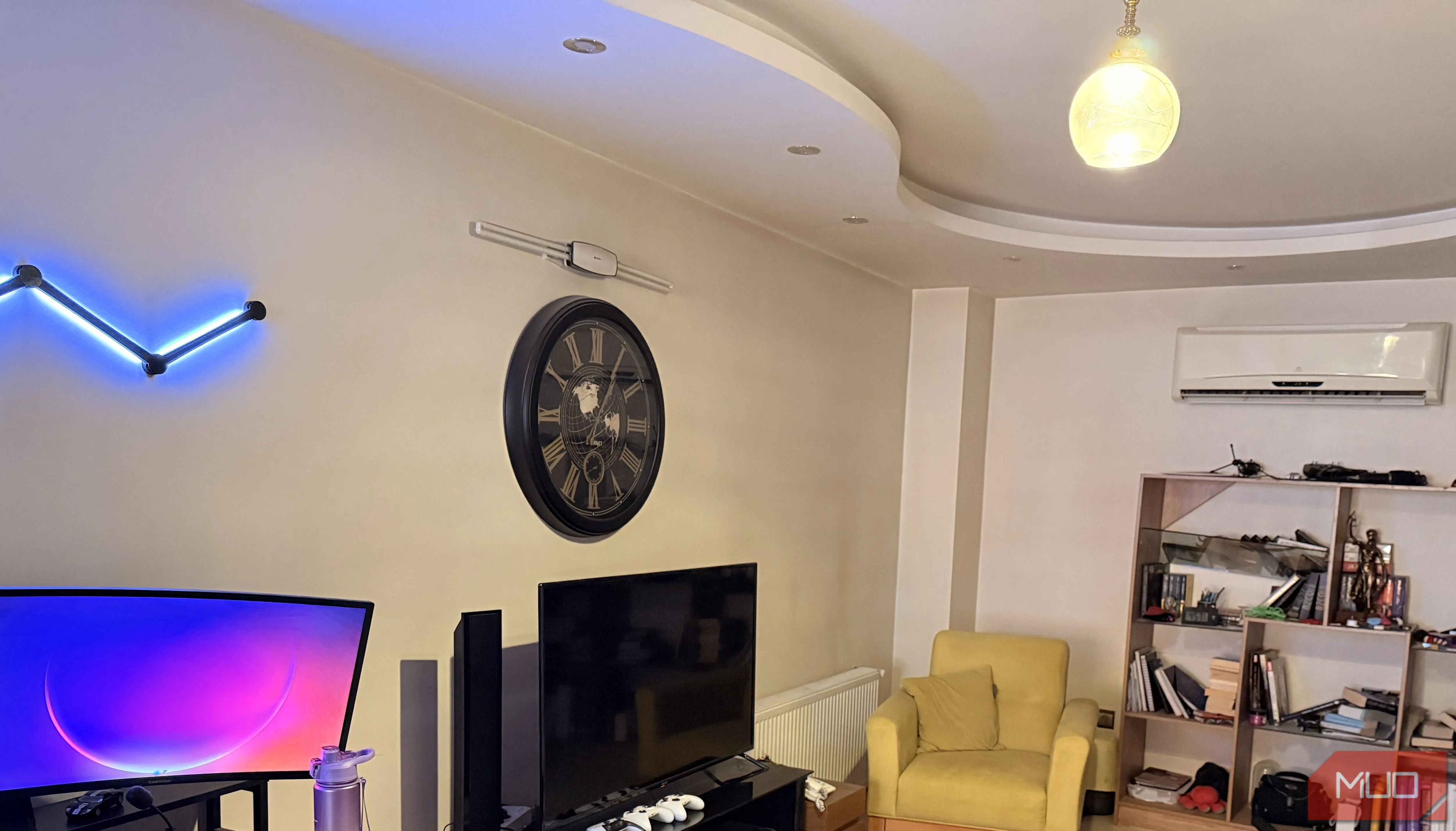 Ảnh chụp phòng khách rõ nét, màu sắc sống động, chi tiết sắc sảo sau khi ống kính camera điện thoại đã được vệ sinh sạch.