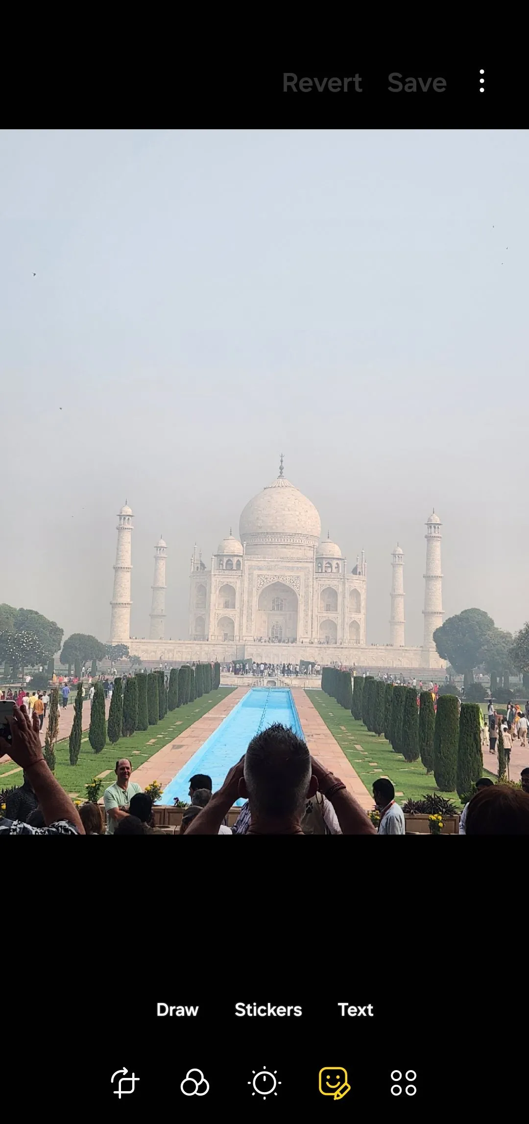 Ảnh đền Taj Mahal trong ứng dụng chỉnh sửa ảnh Samsung Gallery