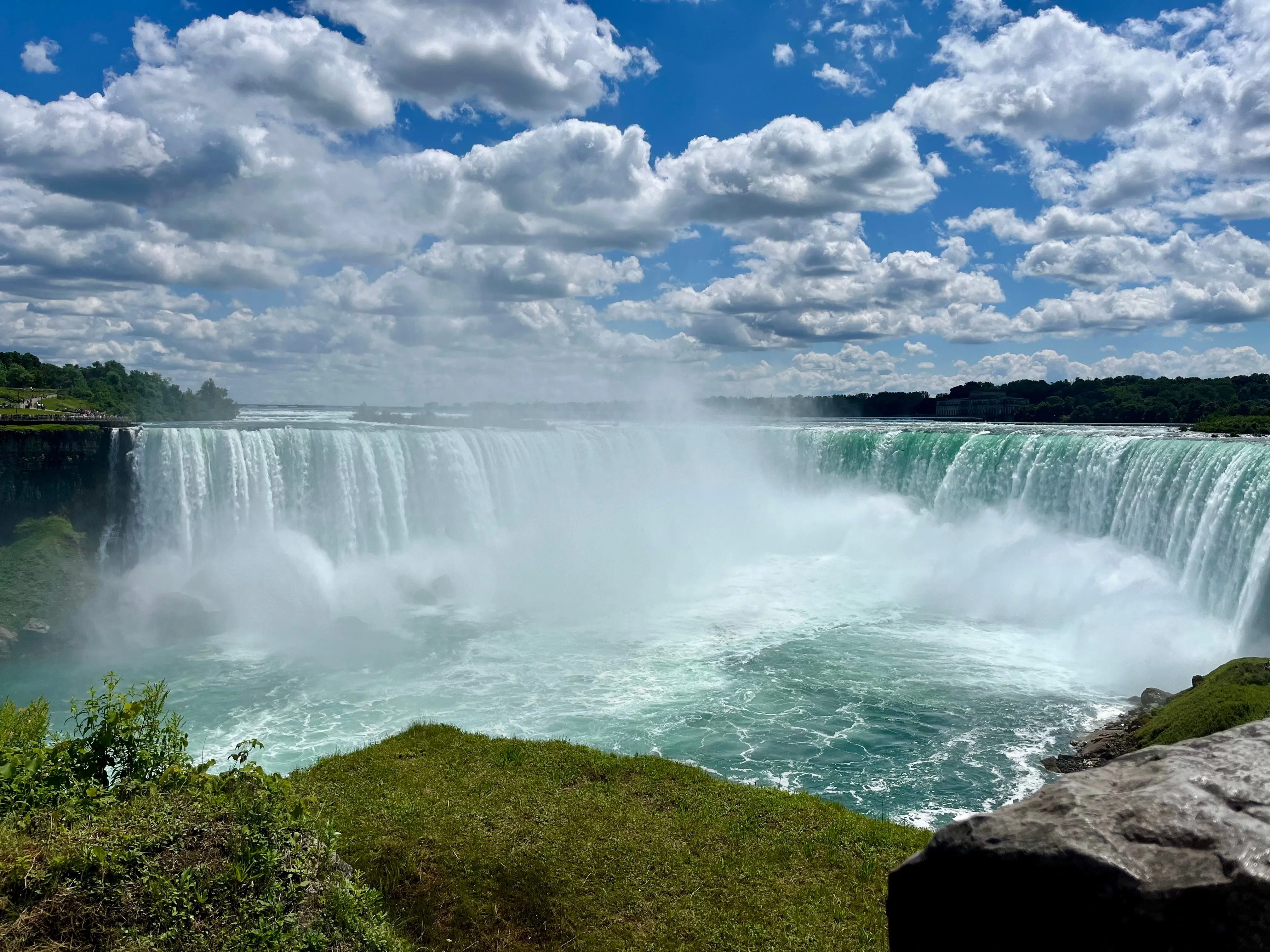 Ảnh gốc thác Niagara Falls với cảnh quan tự nhiên, trước khi được áp dụng các hiệu ứng sáng tạo