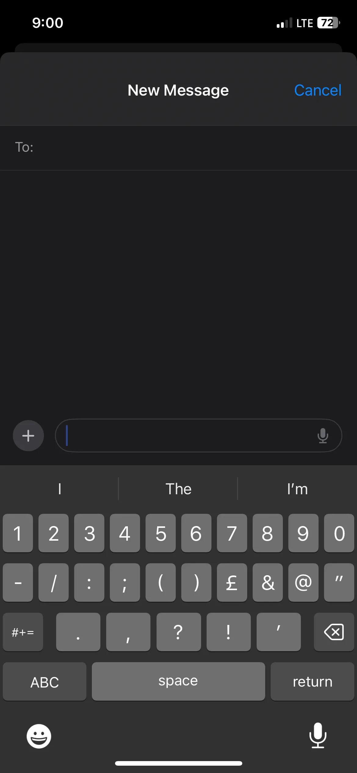 Bàn phím iPhone hiển thị các ký tự đặc biệt trong ứng dụng tin nhắn.
