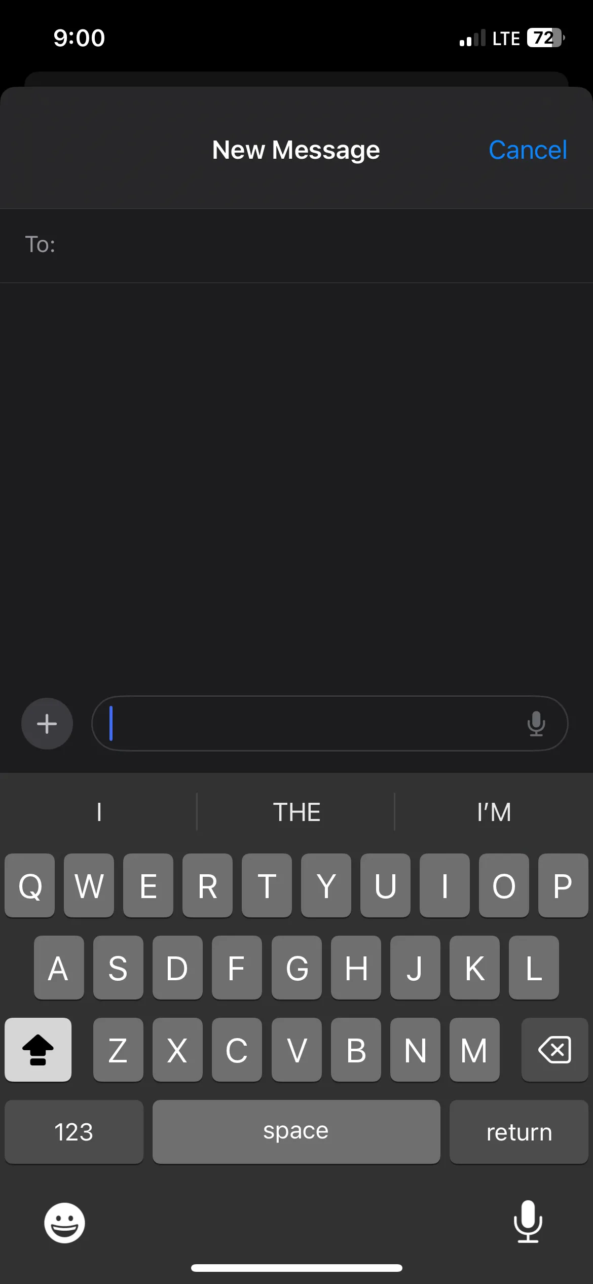Bàn phím iPhone với tính năng Caps Lock được bật, sẵn sàng gõ chữ in hoa.