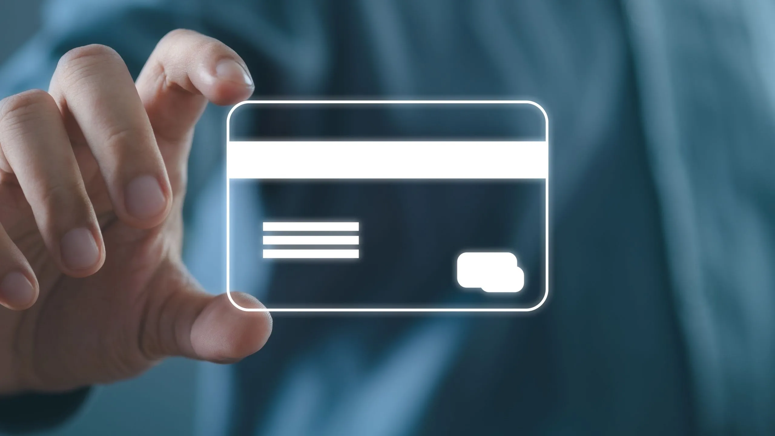 Bàn tay giữ phác thảo thẻ tín dụng ảo, minh họa phương pháp bảo mật dữ liệu khi mua sắm online trên Temu