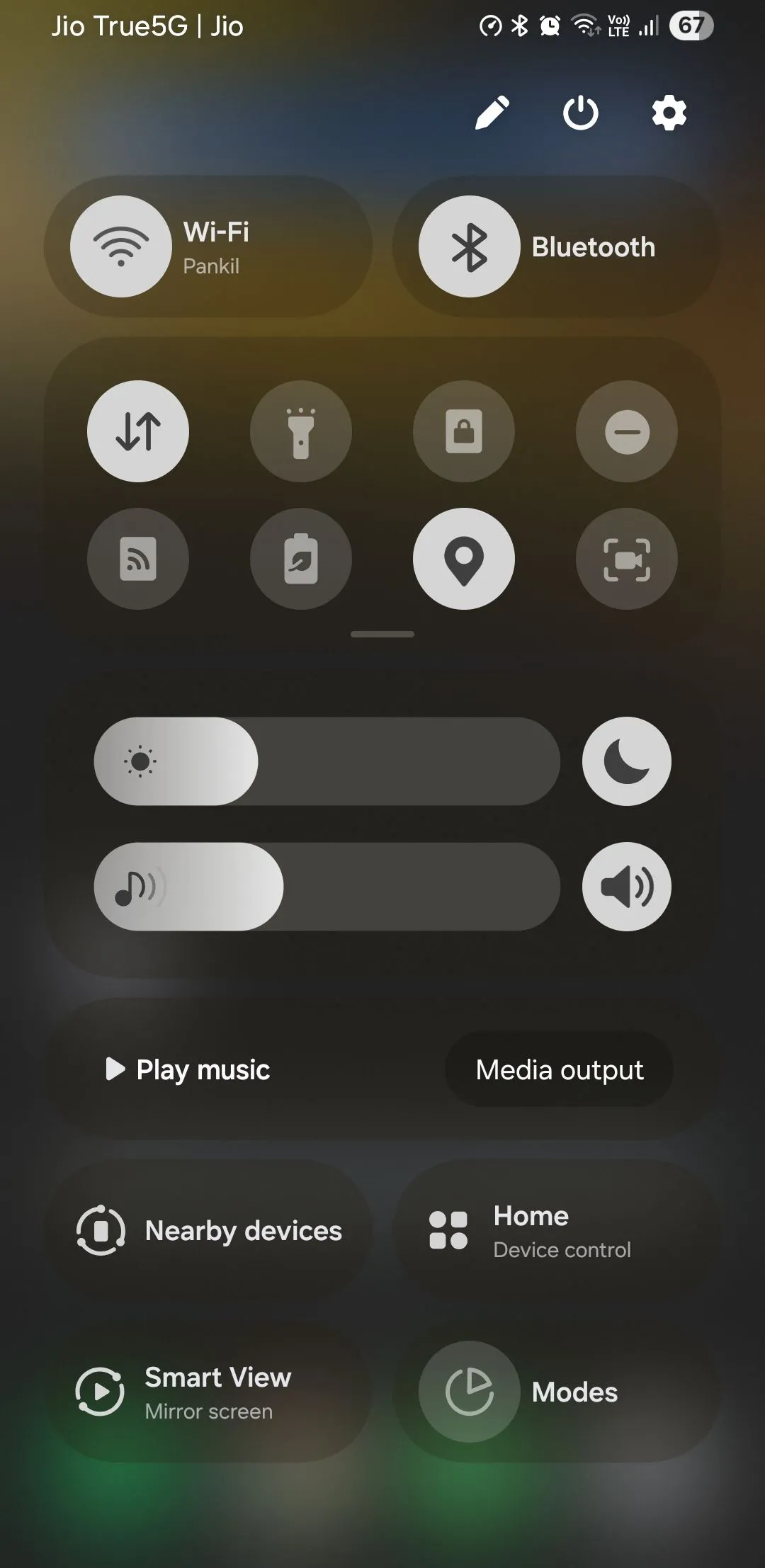 Bảng cài đặt nhanh và thông báo trên Samsung One UI 7