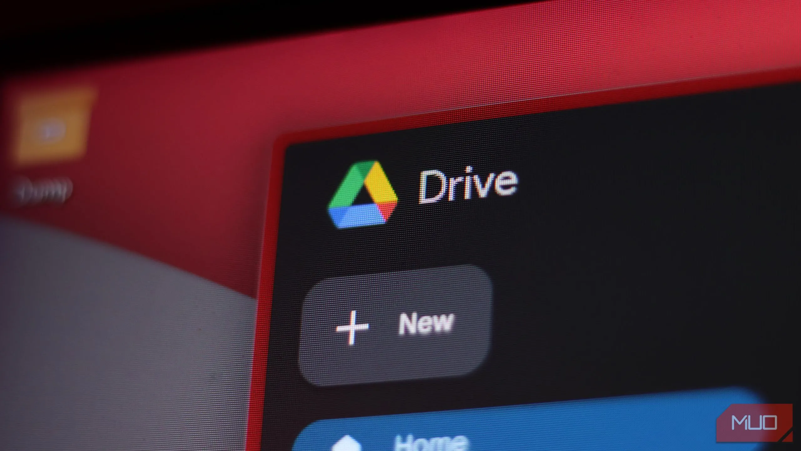 Biểu tượng Google Drive trong trình duyệt, thể hiện không gian lưu trữ đám mây của tài khoản Google.
