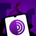 Biểu tượng Tor Browser trên nền tím biểu tượng cho mạng Tor và quyền riêng tư trực tuyến.