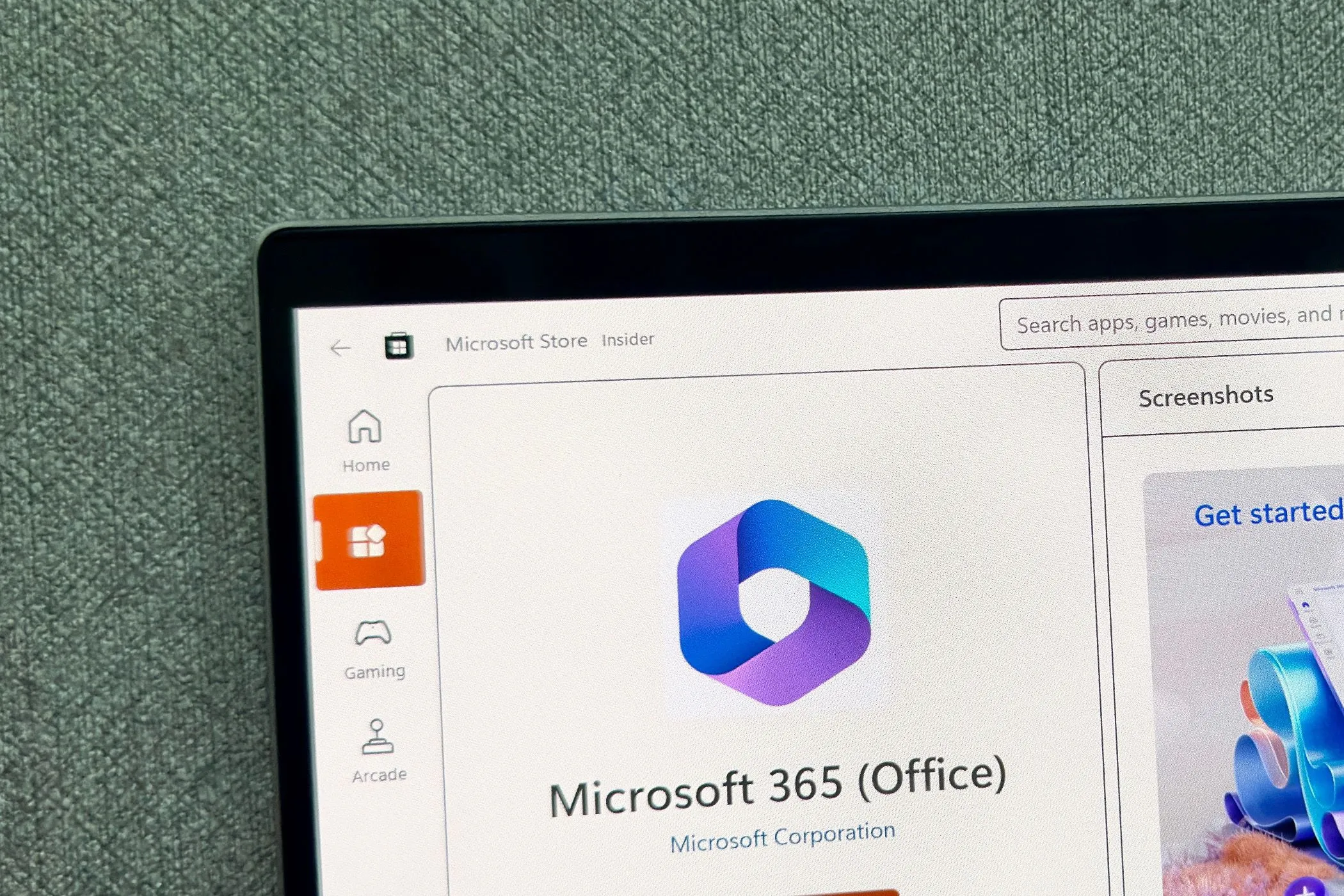 Biểu tượng ứng dụng Microsoft 365 (Office) trên màn hình Microsoft Store, minh họa quá trình tải xuống và cài đặt Office miễn phí trên Windows.