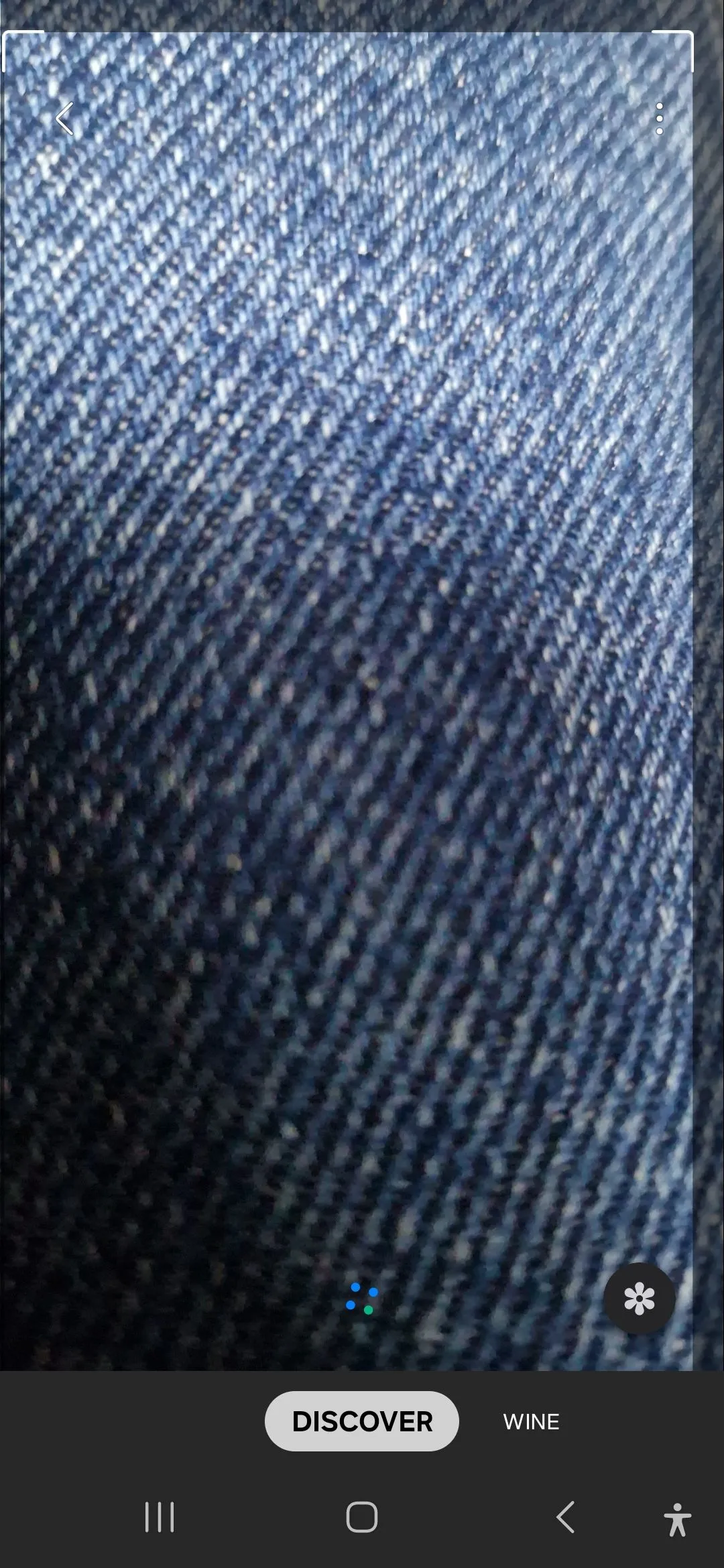 Bixby Vision đang quét một vật liệu denim để nhận diện
