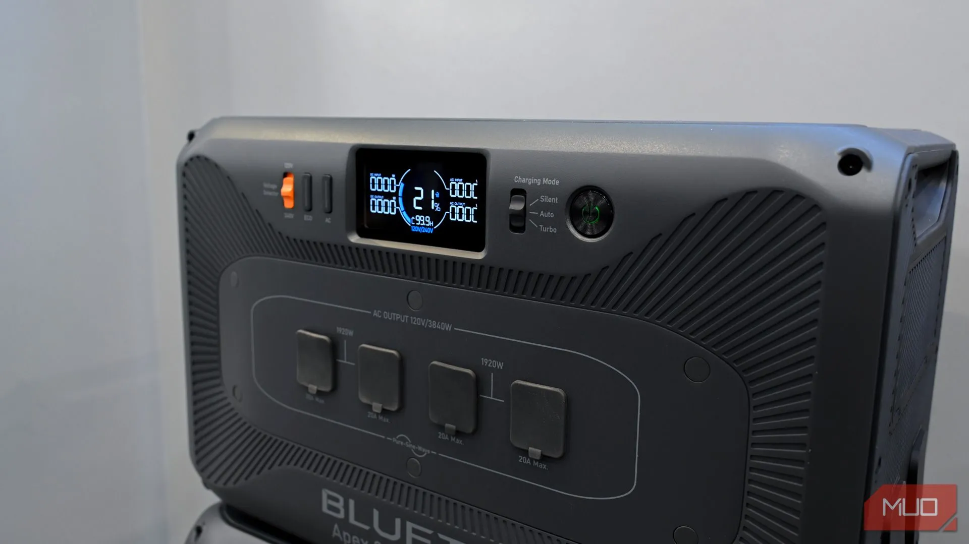 Bluetti Apex 300 - trạm sạc dự phòng di động công suất lớn