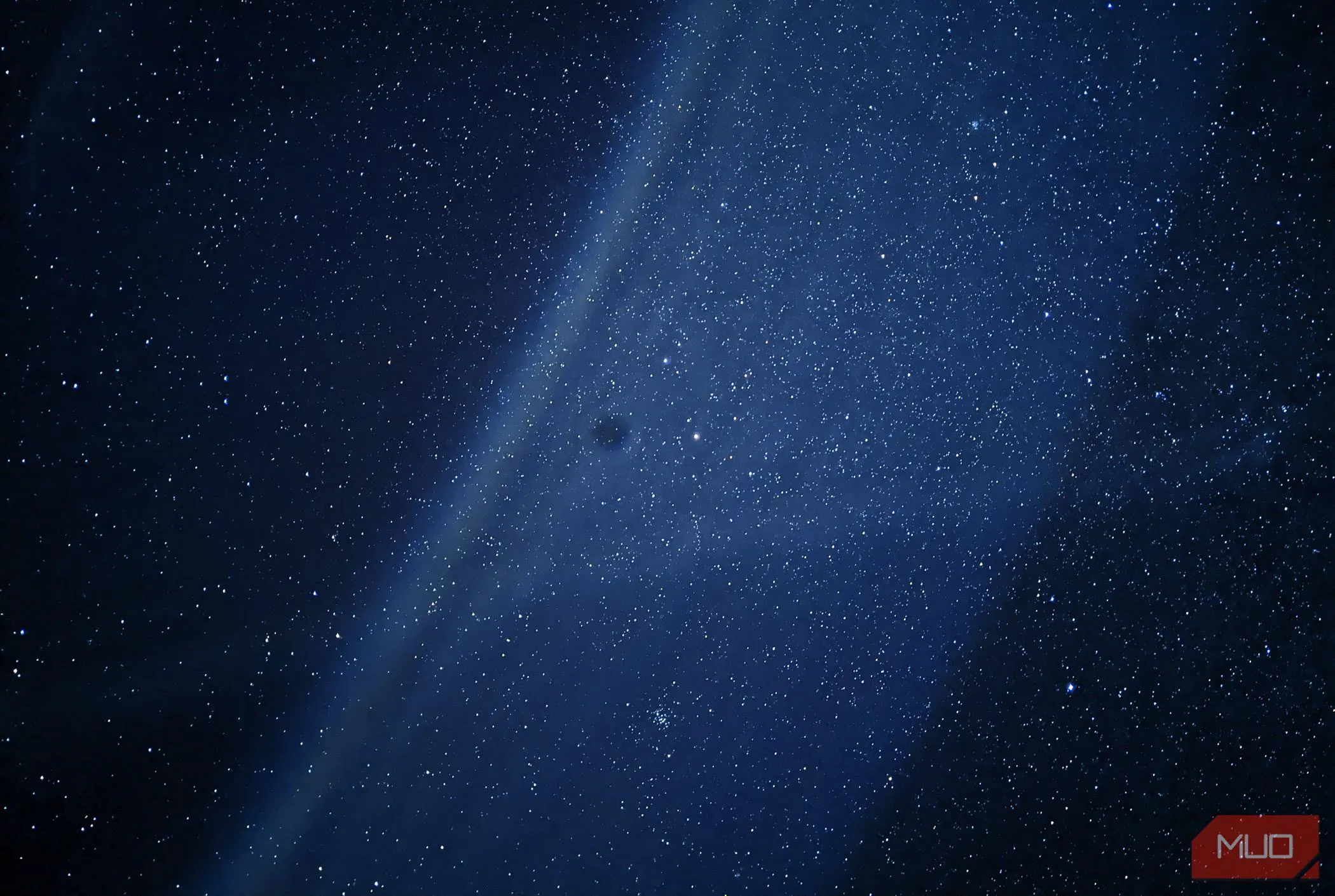 Bức ảnh bầu trời đầy sao được chụp bằng Pixel 4a qua chế độ Astrophotography