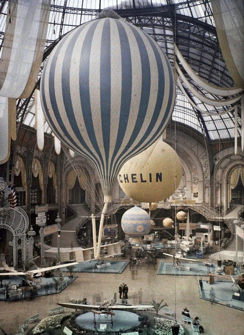 Bức ảnh &quot;Cactus Hot Air Balloon&quot; của Léon Gimpel, một trong những ví dụ hiếm hoi về nhiếp ảnh màu đầu thế kỷ 20 tại Paris.
