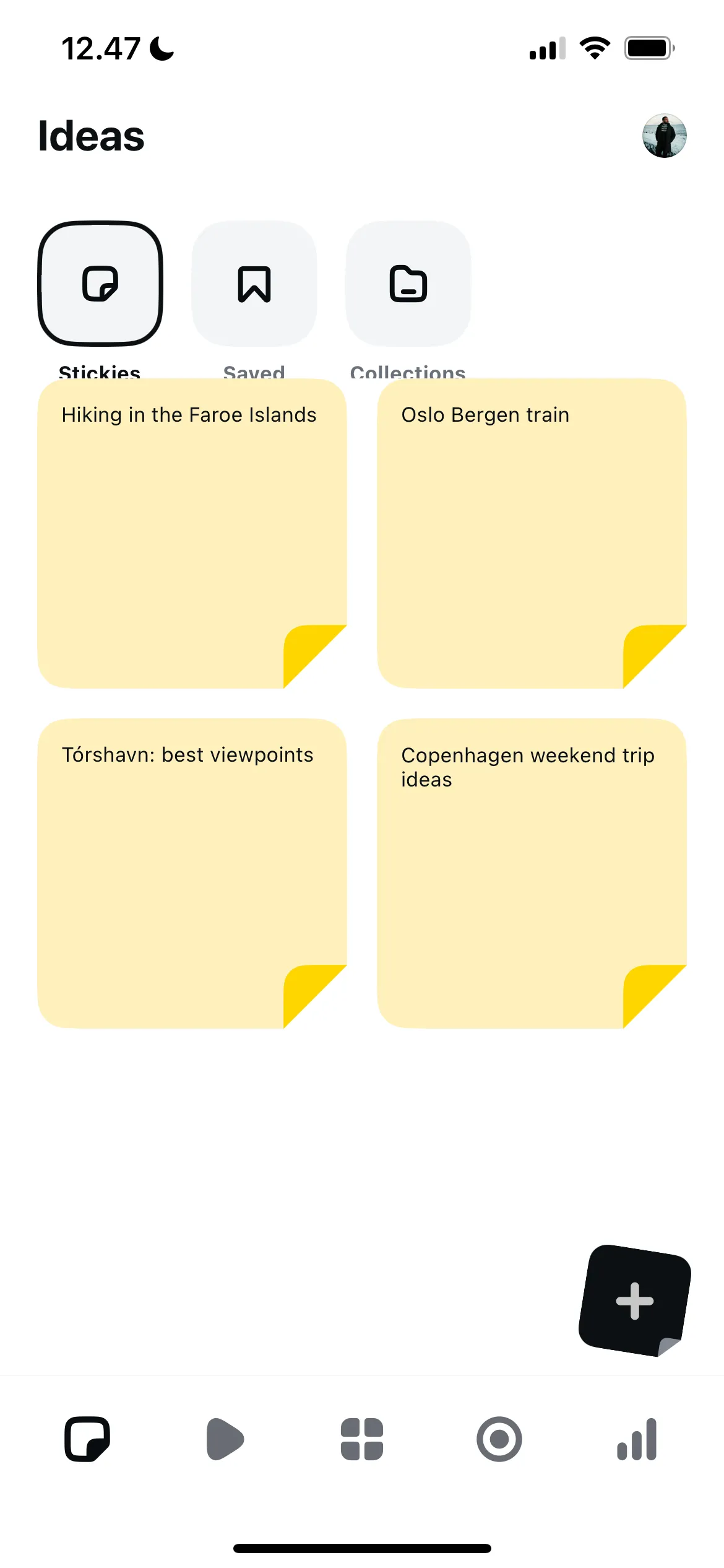 Các ghi chú kỹ thuật số &quot;Stickies&quot; được hiển thị trong ứng dụng Edits, giúp người dùng ghi lại ý tưởng sáng tạo