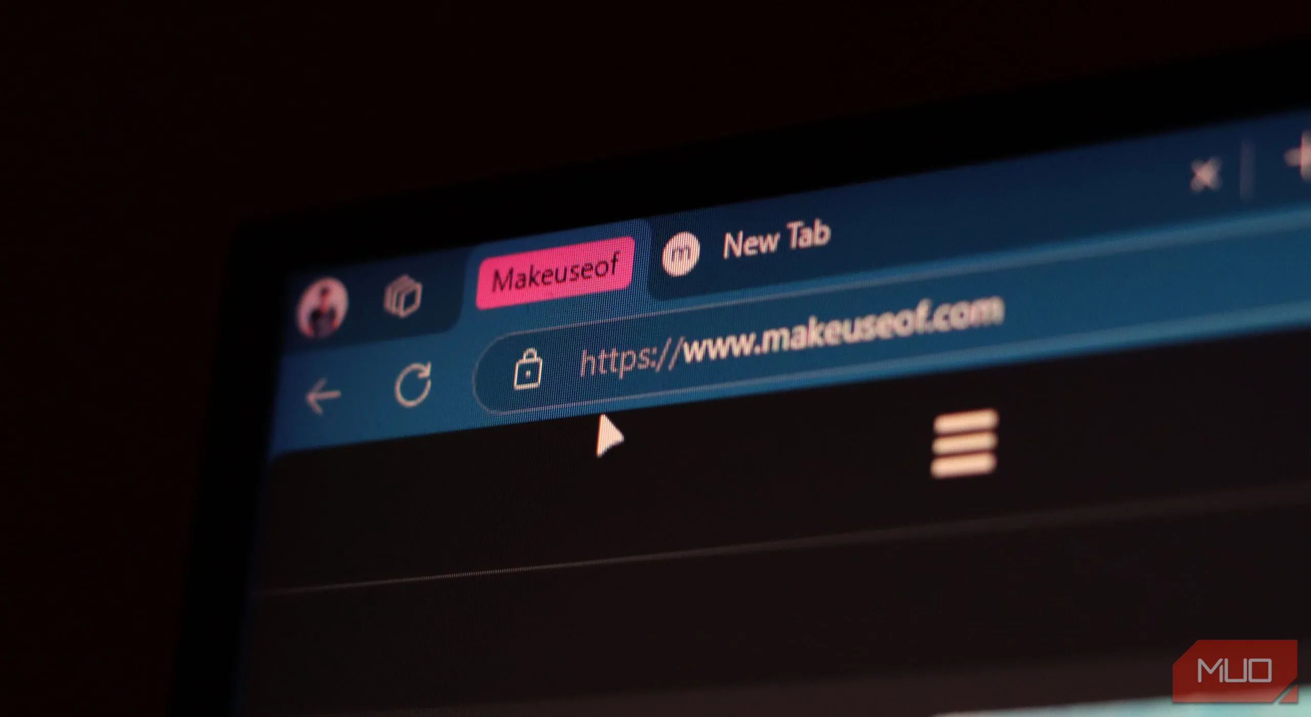 Các tab được nhóm theo chiều ngang trong Microsoft Edge, cho thấy cách sắp xếp truyền thống và hiệu quả.