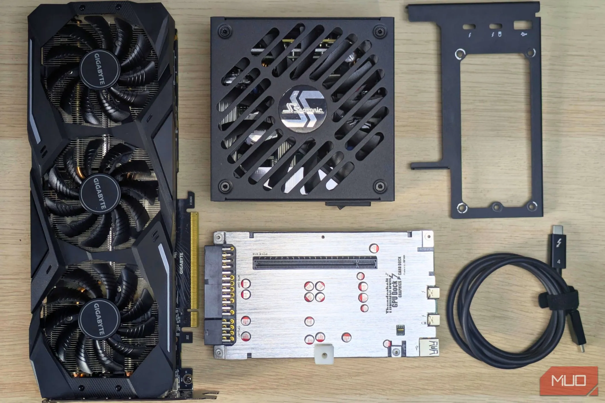 Các thành phần thiết yếu để xây dựng dock eGPU