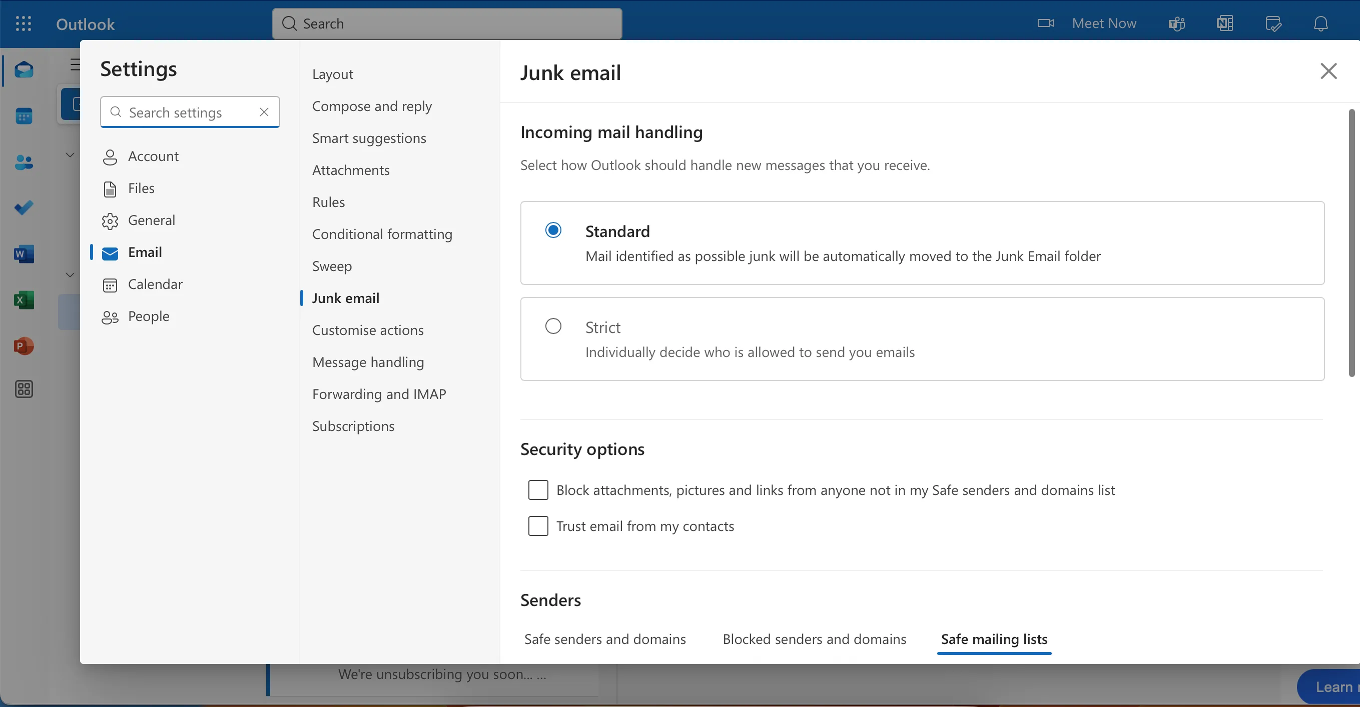 Cài đặt chế độ bảo mật nghiêm ngặt trong ứng dụng Outlook để lọc email