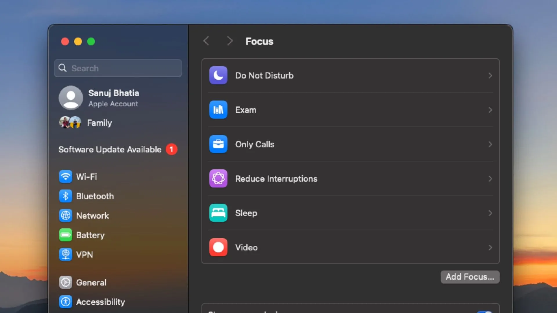 Cài đặt chế độ Focus trên macOS, cho phép tùy chỉnh sâu về thông báo và ứng dụng để tăng cường khả năng tập trung