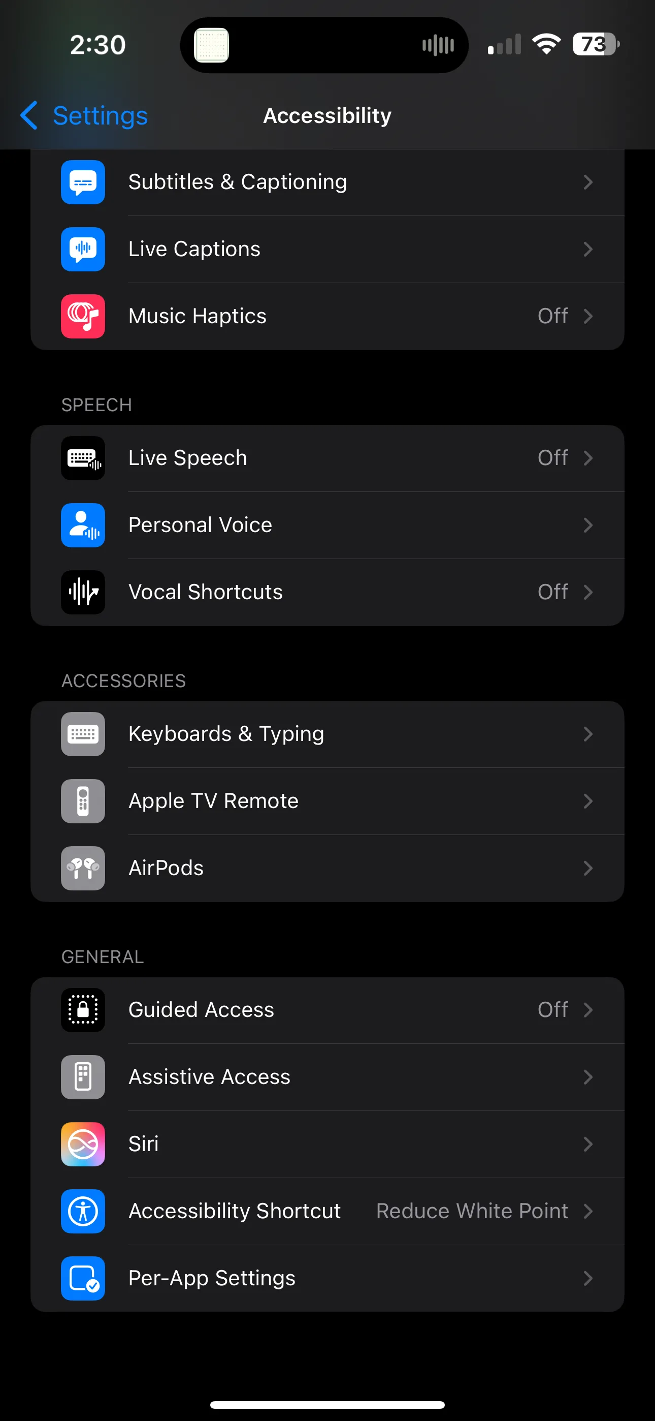 Cài đặt trợ năng trên iPhone với tùy chọn Giảm điểm trắng đã được chọn