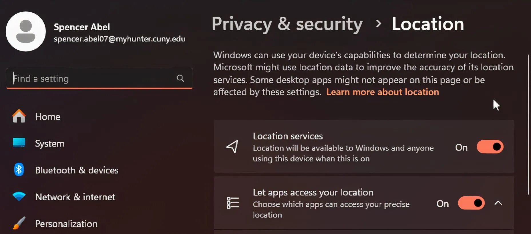 Cài đặt vị trí trong Windows 11 giúp quản lý quyền truy cập vị trí của các ứng dụng và hệ thống.
