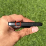 Cảm biến hồng ngoại (IR Blaster) trên cạnh trên của điện thoại OnePlus 13