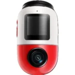 Camera hành trình 70mai 4K Omni với thiết kế màu đỏ và trắng nổi bật, thể hiện sự sang trọng và hiện đại.