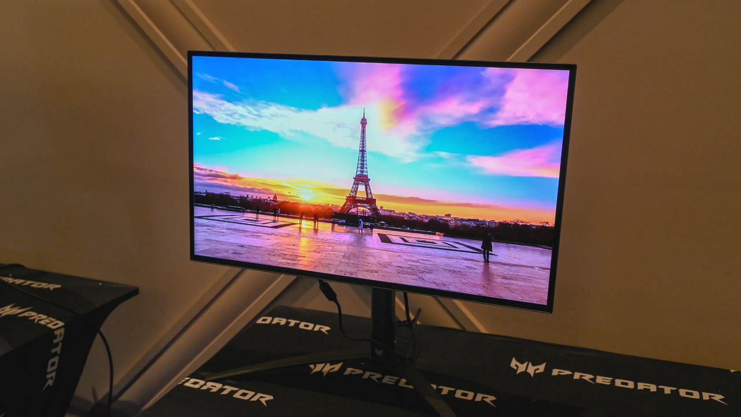 Cận cảnh chi tiết màn hình chơi game OLED, minh họa sự suy giảm vật liệu hữu cơ theo thời gian.