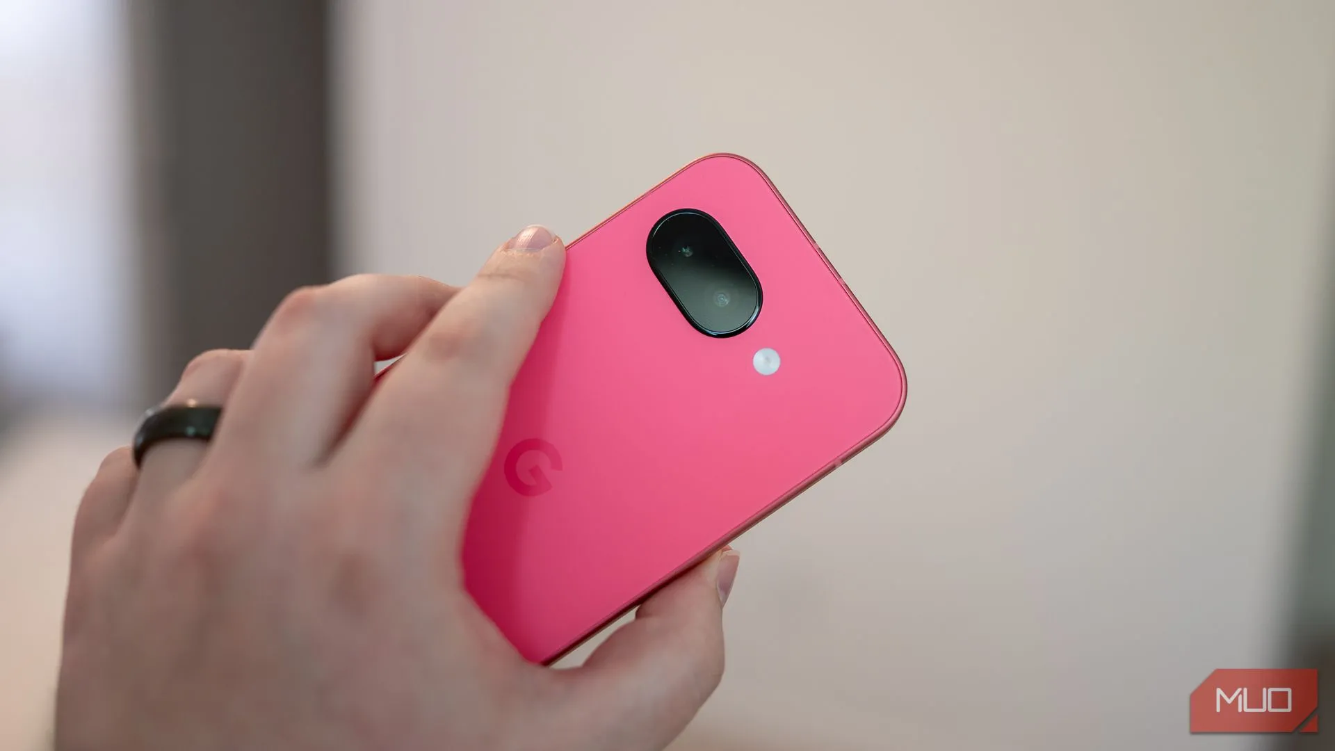 Cận cảnh hệ thống camera sau của Google Pixel 9a