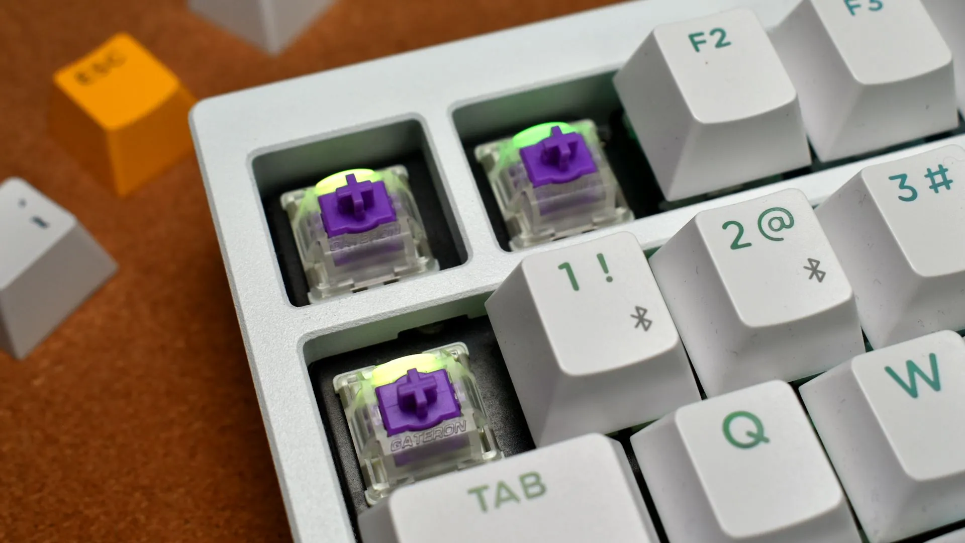 Cận cảnh switch từ tính Gateron Double-Rail Magnetic Nebula của Lemokey P1 HE