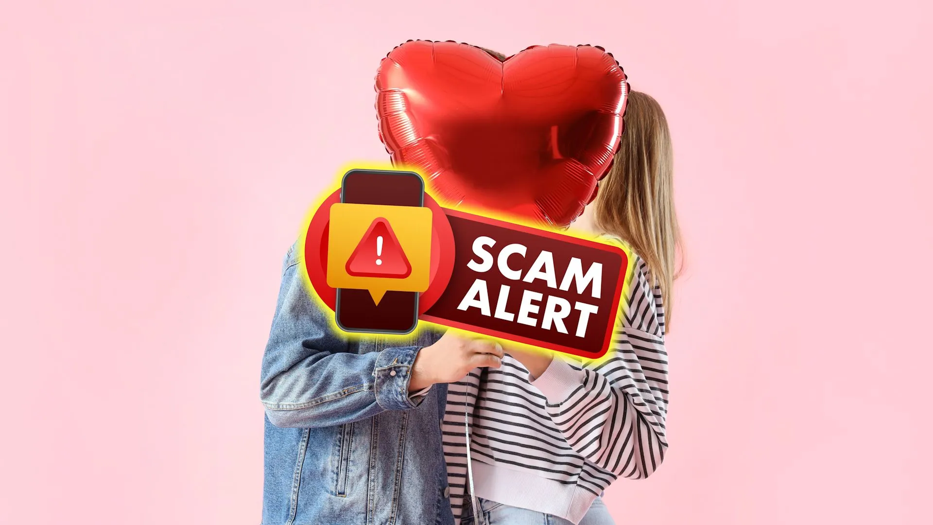 Cặp đôi đang ẩn sau quả bóng bay hình trái tim với biển cảnh báo 'Scam Alert' (Cảnh báo lừa đảo)