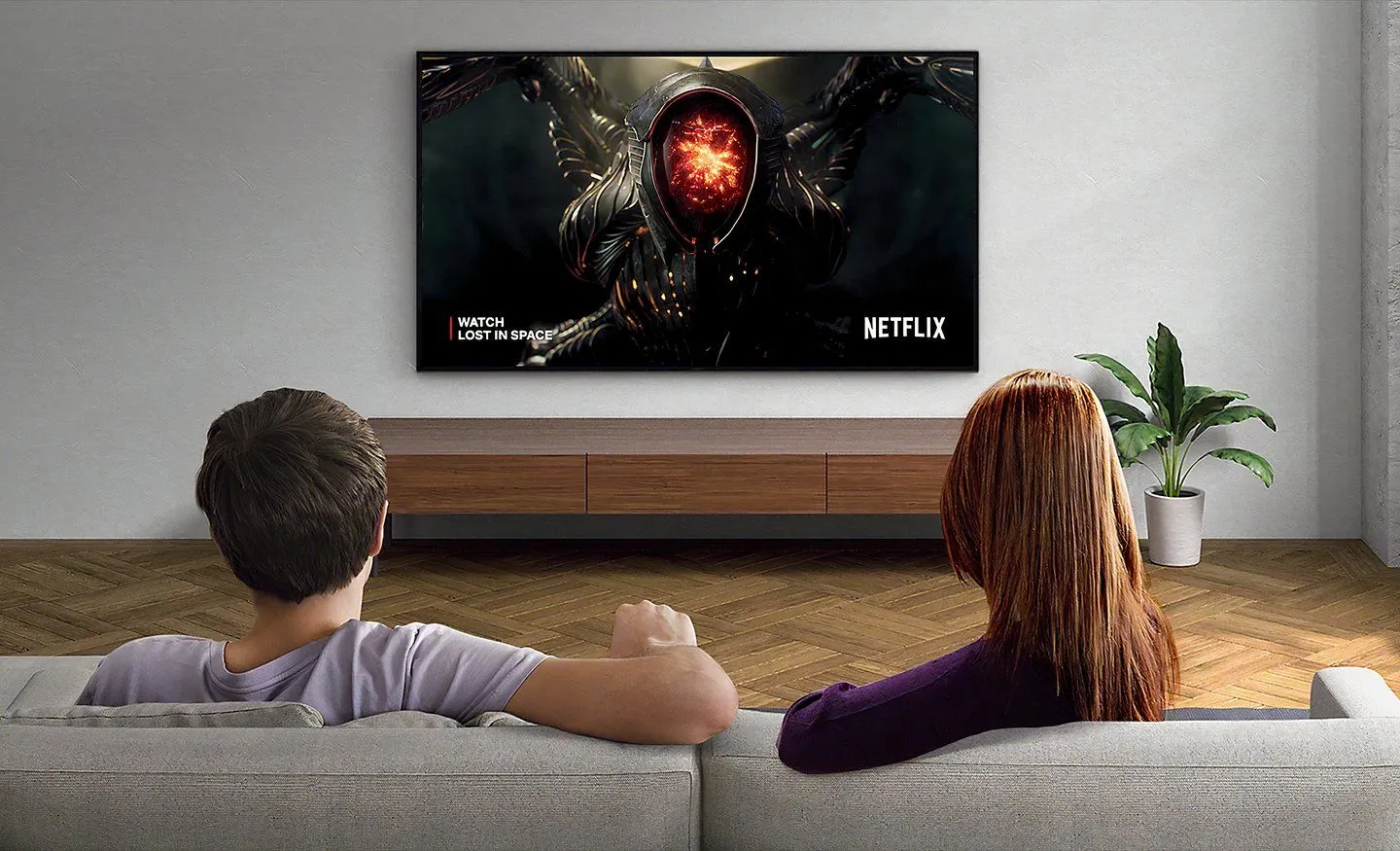 Cặp đôi đang xem phim Netflix trên TV Mini-LED Sony Bravia trong phòng sáng