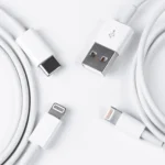 Cáp sạc USB-C và USB-A: Đảm bảo thiết bị của bạn luôn được sạc trên chuyến bay