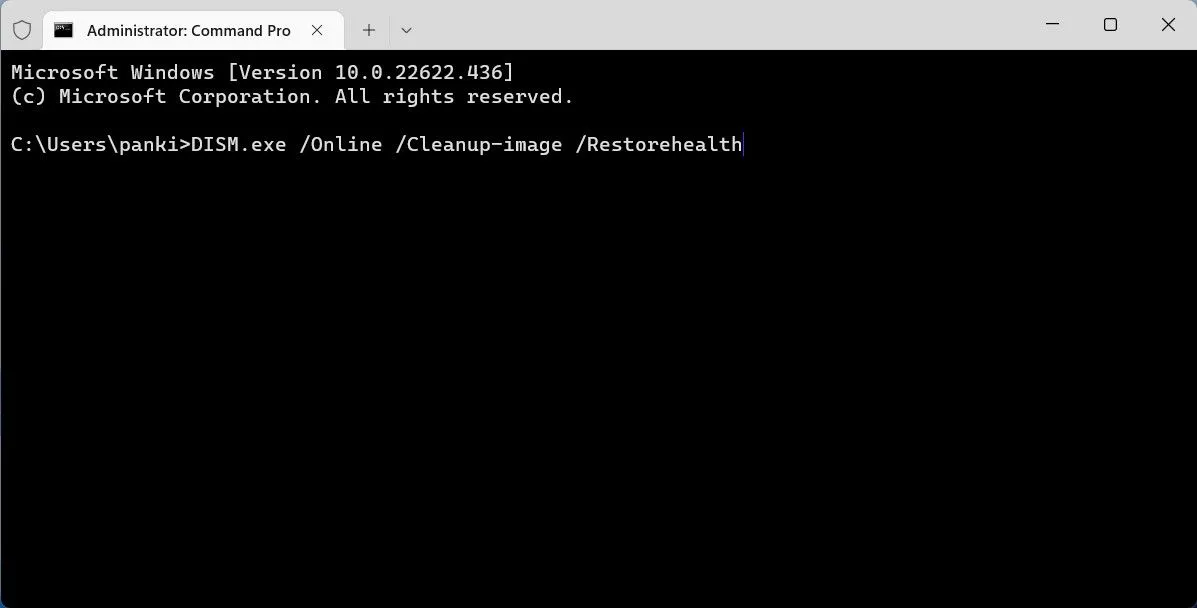 Chạy lệnh DISM.exe /Online /Cleanup-image /Restorehealth trong Terminal Admin để sửa lỗi hệ thống.