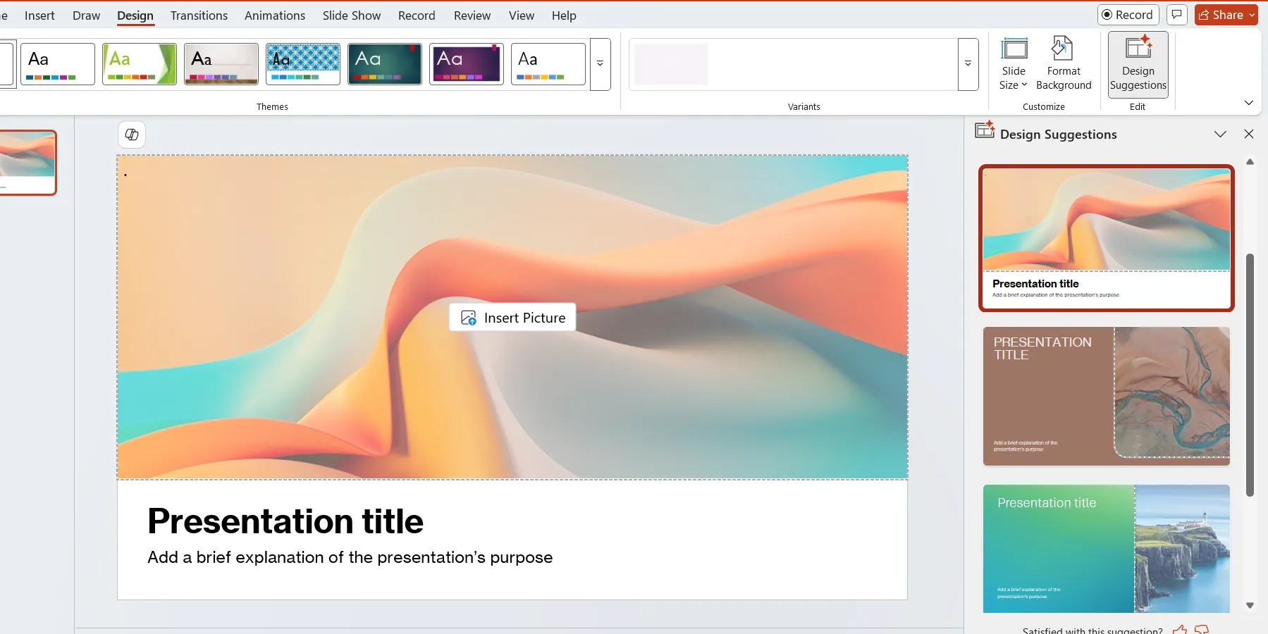Chọn gợi ý thiết kế từ bảng điều khiển Designer trong PowerPoint