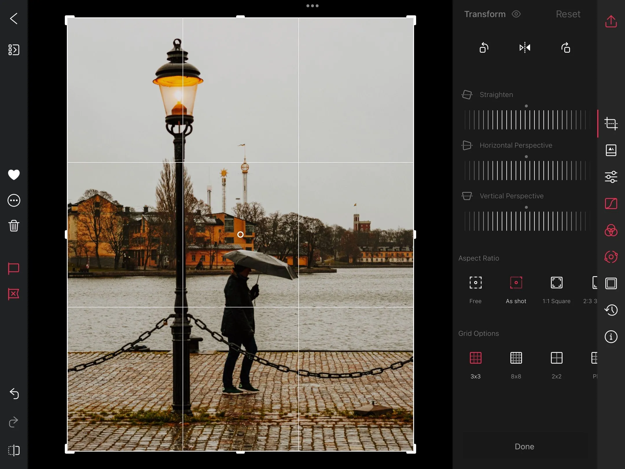 Chọn từ các lưới khác nhau trong ứng dụng Darkroom trên iPad để kiểm soát chỉnh sửa
