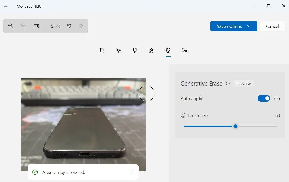 Công cụ xóa đối tượng thông minh trong ứng dụng Photos Windows 11, hiển thị cách loại bỏ vật thể không mong muốn