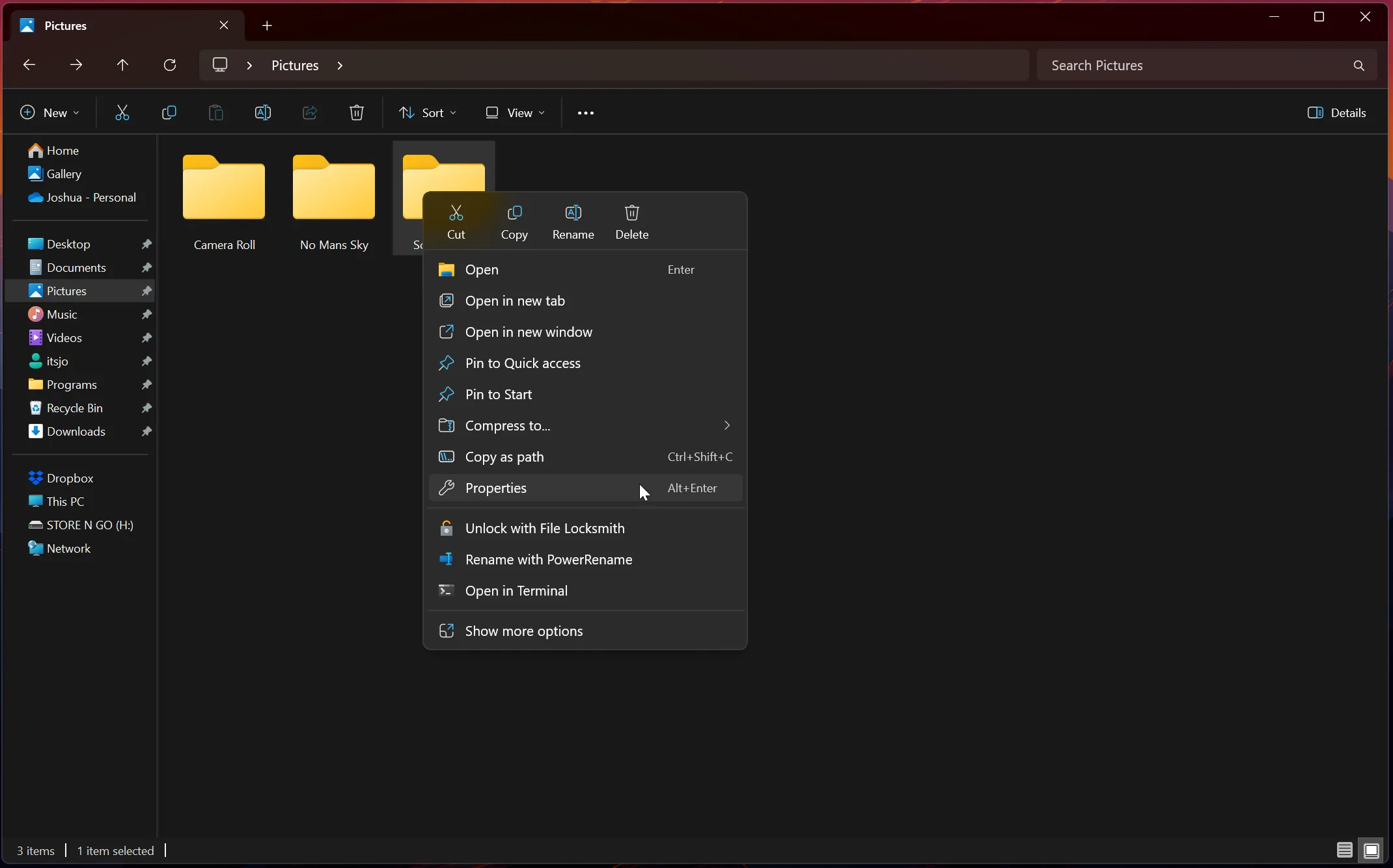 Cửa sổ File Explorer hiển thị thư mục Screenshots, với menu chuột phải đang mở và tùy chọn Properties được tô sáng.
