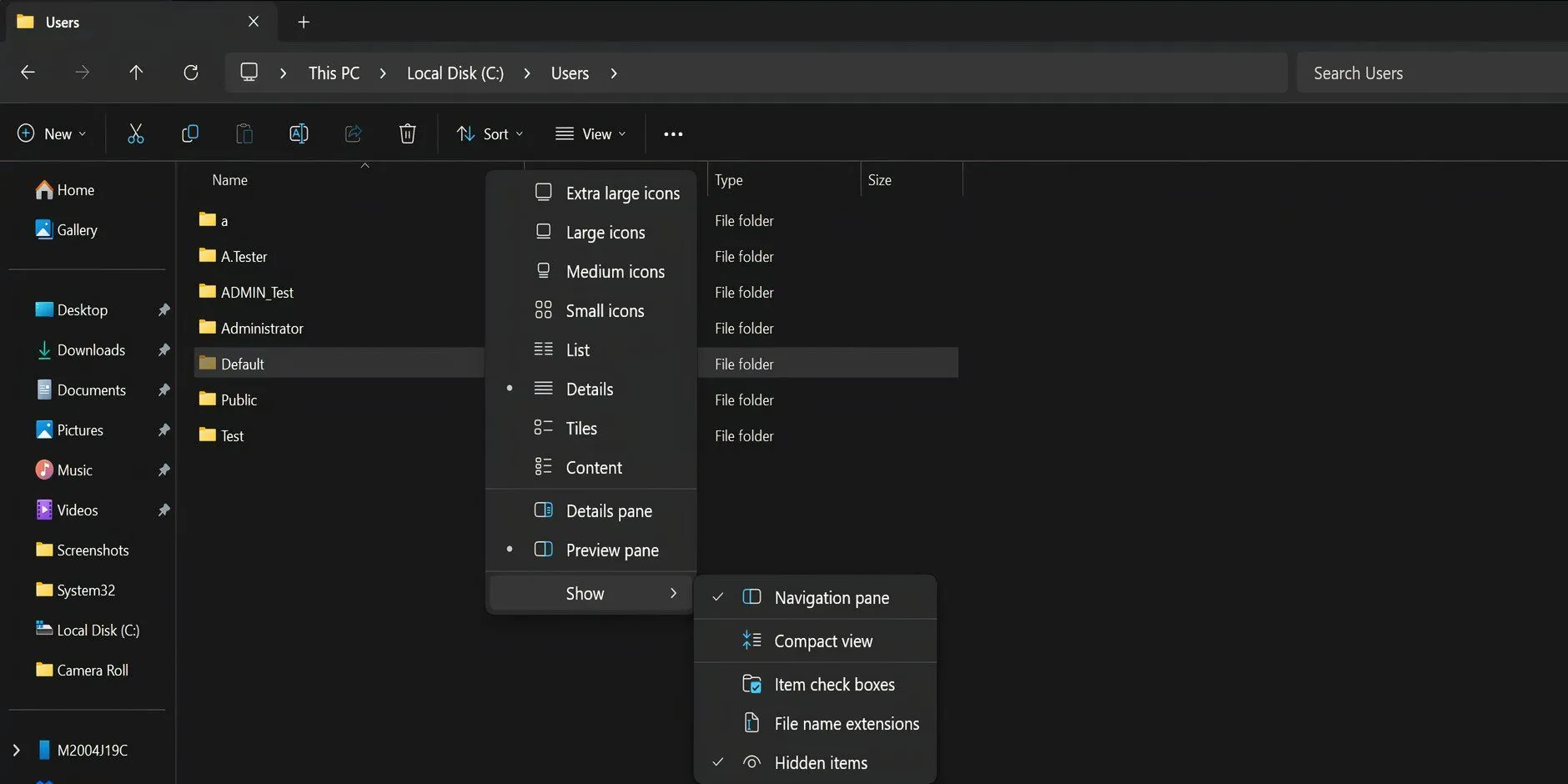 Cửa sổ File Explorer hiển thị tùy chọn &quot;Hidden items&quot; (Mục ẩn) trong phần &quot;Show&quot; để hiển thị file NTUSER.DAT