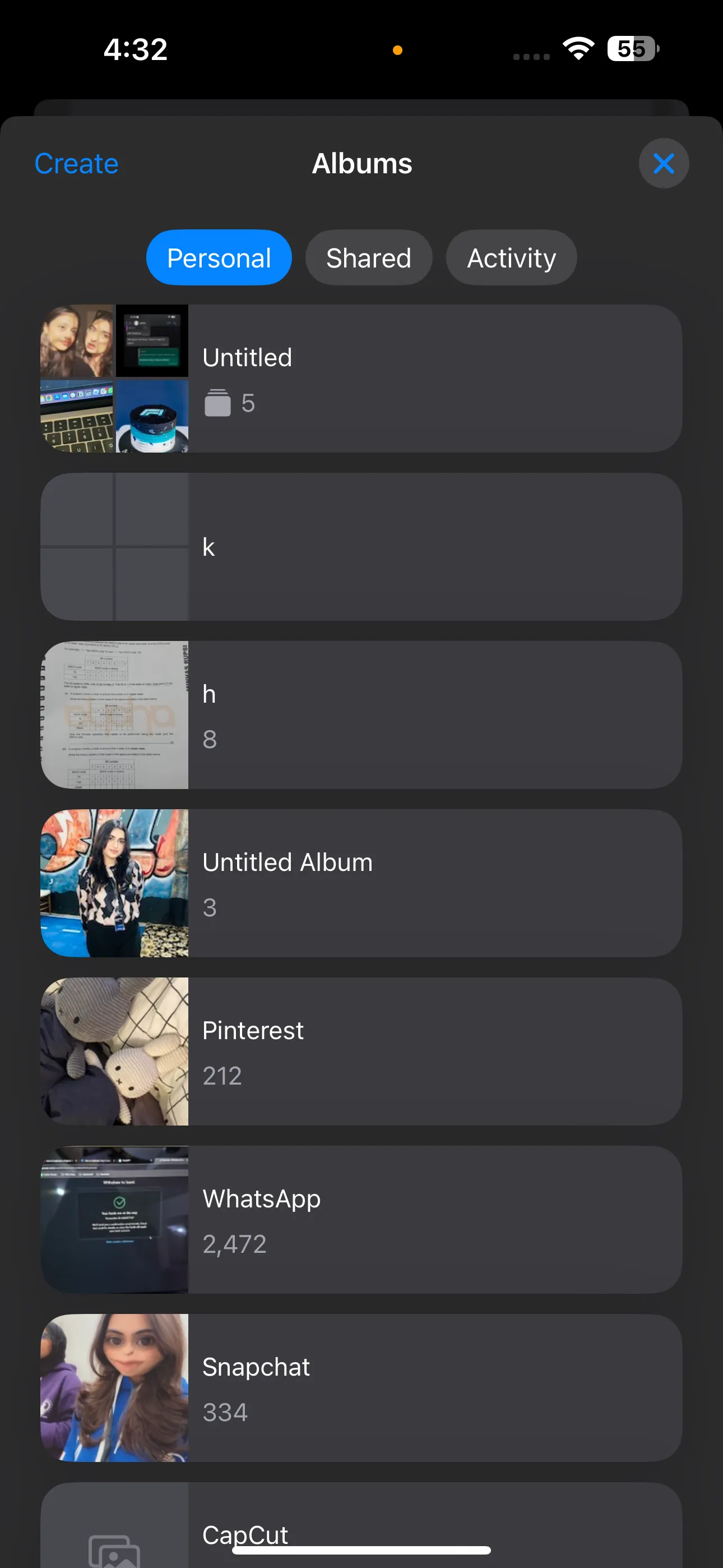 Danh sách các album trong ứng dụng Ảnh iPhone, hiển thị cách thêm ảnh vào album từ giao diện album