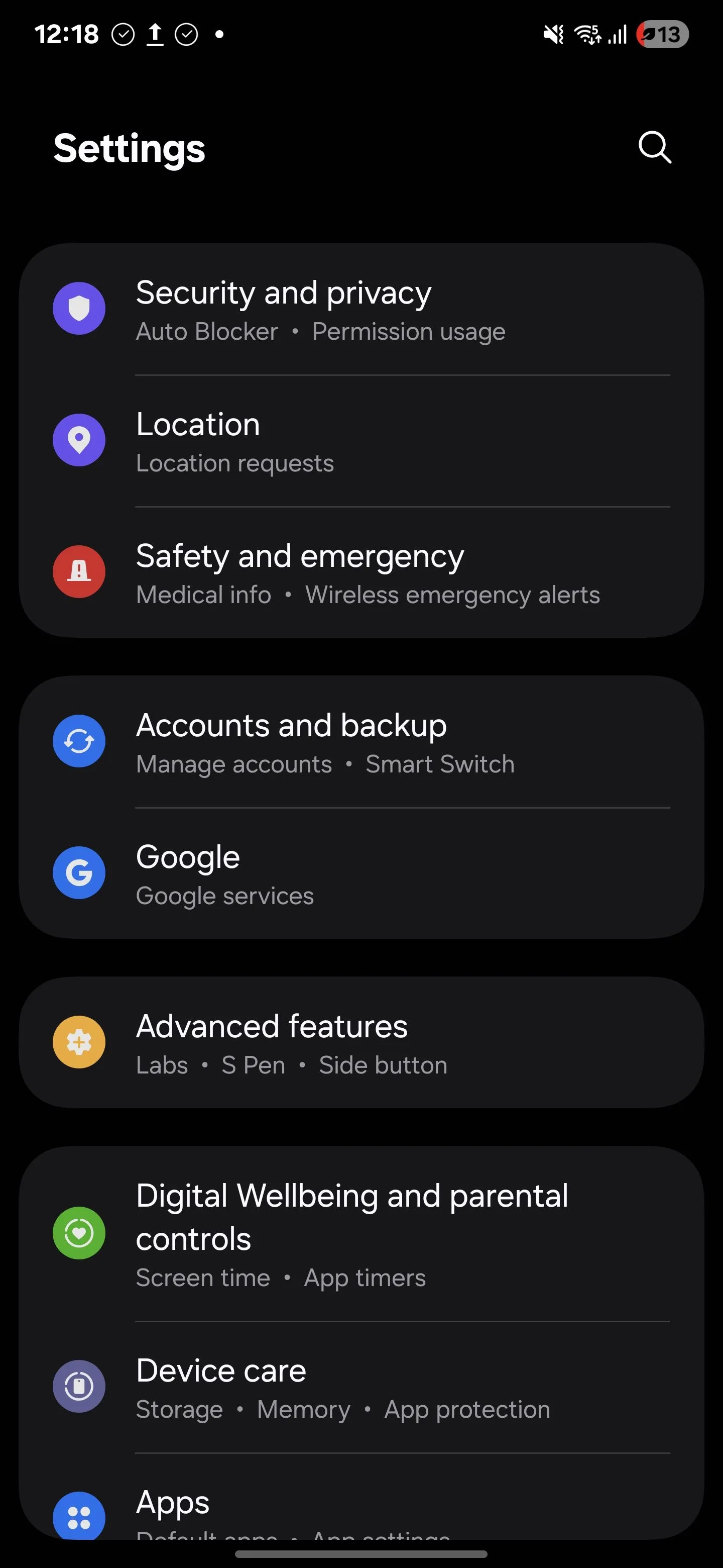 Danh sách các mục trong menu Cài đặt (Settings) của điện thoại Samsung, bao gồm tùy chọn dịch vụ định vị