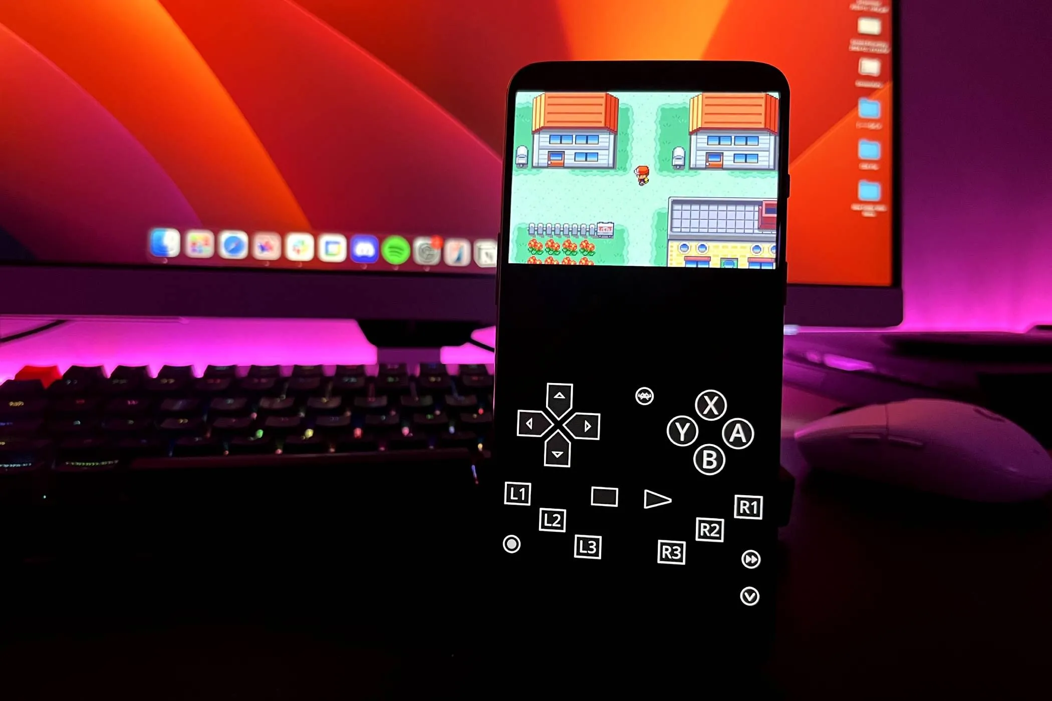 Điện thoại Android đang chạy game Pokémon: Fire Red trên trình giả lập RetroArch, thể hiện việc biến điện thoại cũ thành máy chơi game.