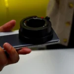 Điện thoại concept Realme Ultra với bộ gắn ống kính ngoài tại MWC 2025, minh họa xu hướng phụ kiện camera điện thoại.