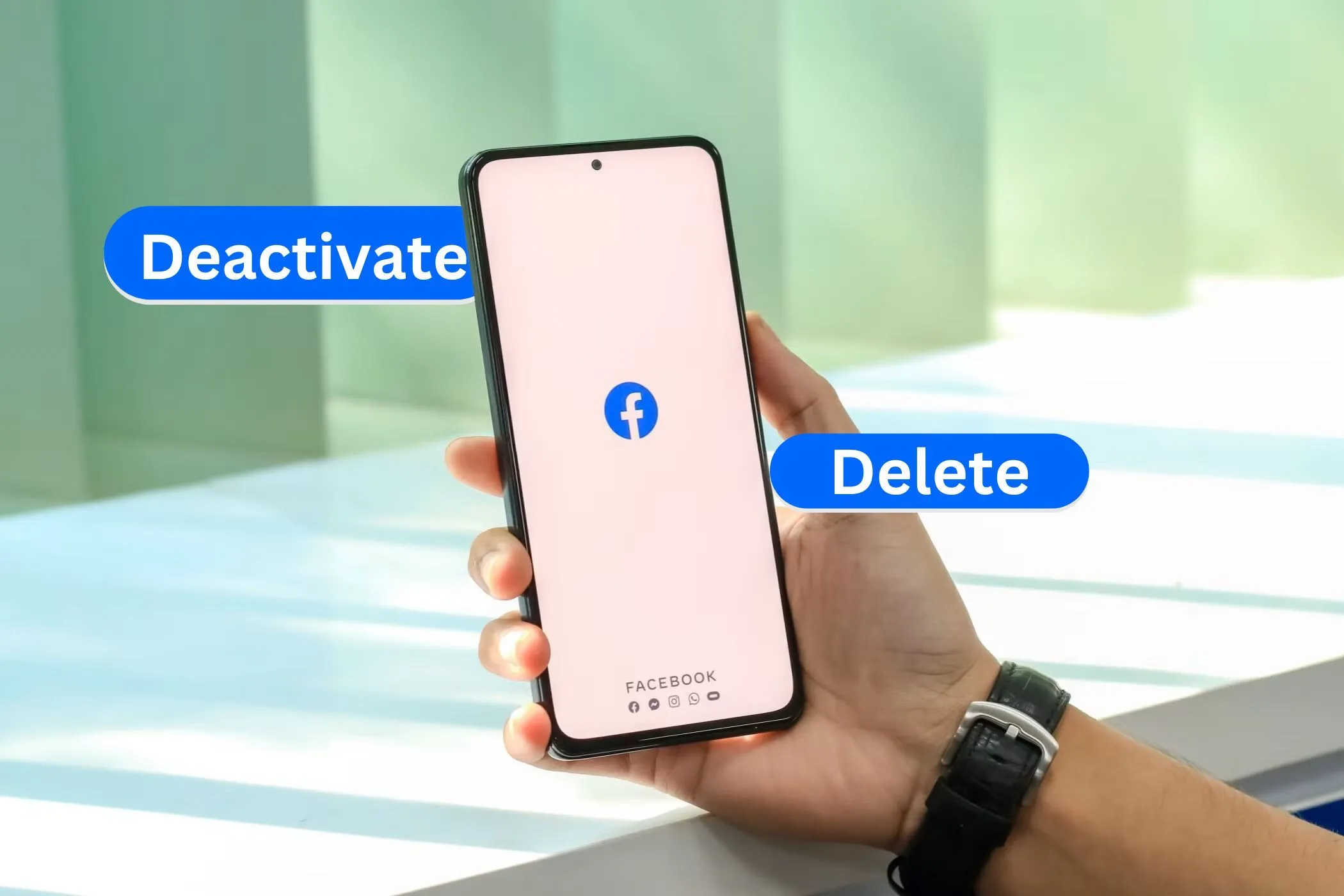 Điện thoại hiển thị ứng dụng Facebook với tùy chọn 'Hủy kích hoạt' và 'Xóa', minh họa quá trình gỡ bỏ tài khoản mạng xã hội để bảo vệ dữ liệu cá nhân.