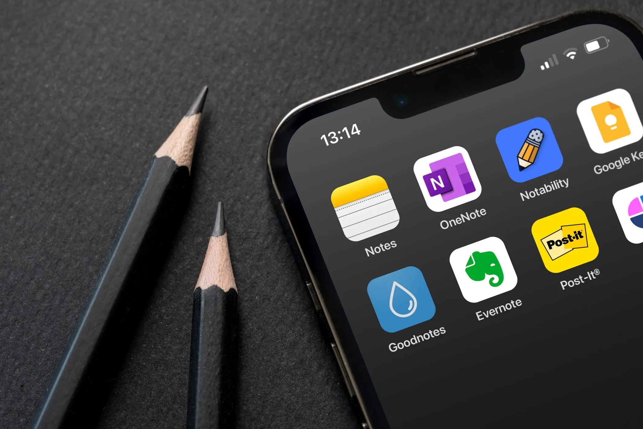 Điện thoại iPhone hiển thị các biểu tượng ứng dụng ghi chú phổ biến, minh họa sự đa dạng của thị trường ghi chú số