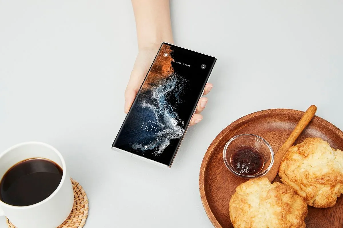 Điện thoại Samsung Galaxy S22 Ultra màu Trắng Hổ Phách