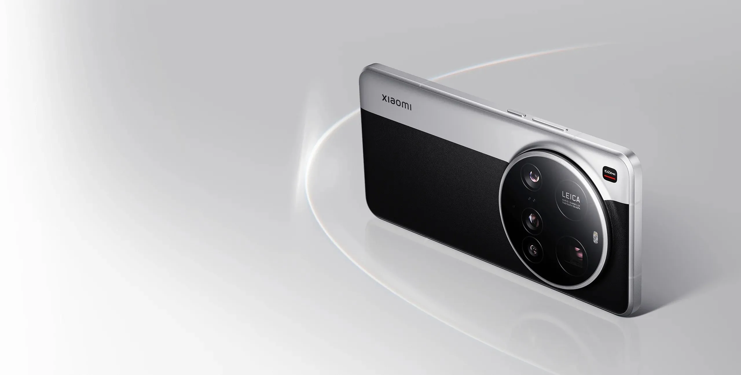 Điện thoại Xiaomi 15 Ultra với cụm camera lớn