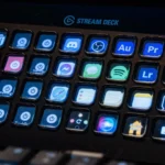 Elgato Stream Deck XL hiển thị các phím tắt và biểu tượng ứng dụng trên màn hình, giúp tối ưu không gian làm việc
