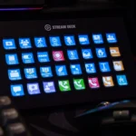 Elgato Stream Deck XL với các biểu tượng phím tắt tùy chỉnh cho Zoom, giúp tối ưu hóa điều khiển cuộc họp trực tuyến.