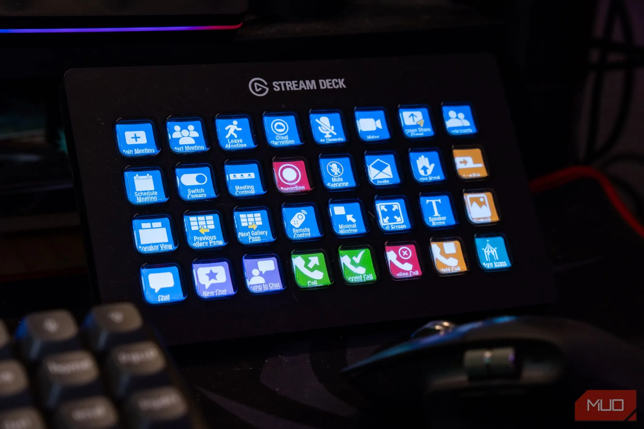 Elgato Stream Deck XL với các biểu tượng phím tắt tùy chỉnh cho Zoom, giúp tối ưu hóa điều khiển cuộc họp trực tuyến.