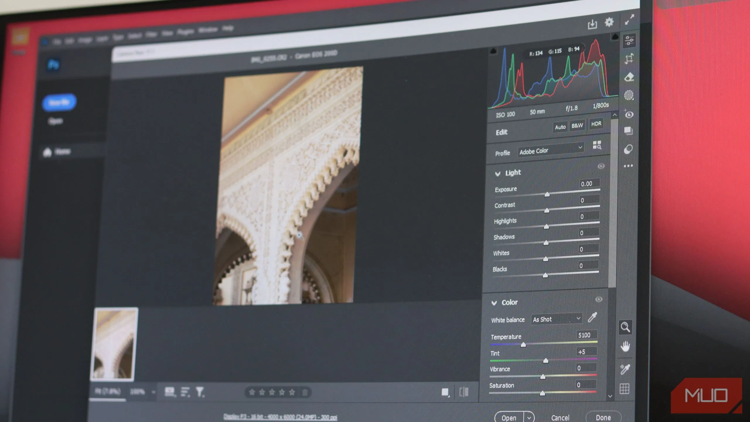 Giao diện Adobe Camera Raw (ACR) trong Photoshop, hiển thị các tùy chọn chỉnh sửa ảnh RAW chuyên nghiệp.