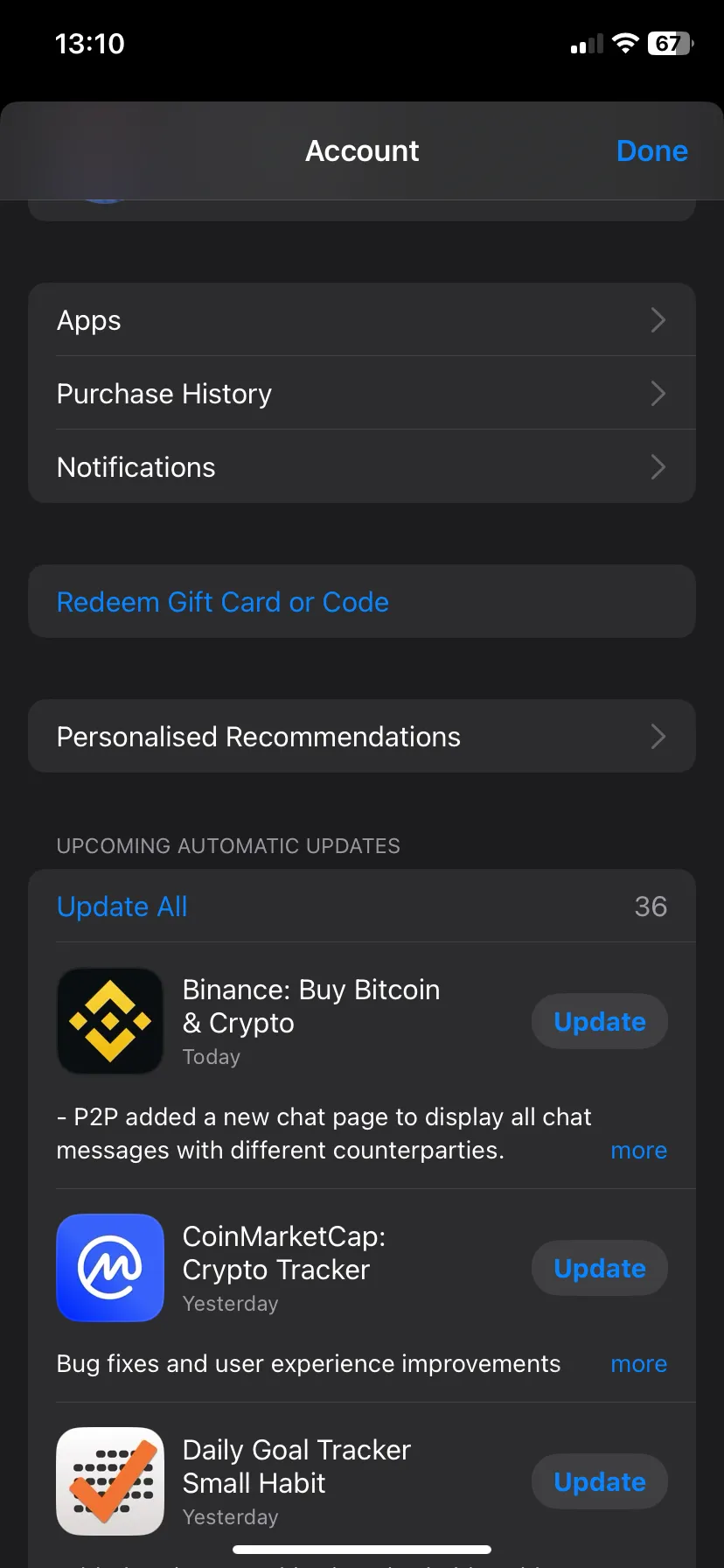 Giao diện App Store trên iPhone hiển thị danh sách các ứng dụng cần cập nhật để khắc phục hiệu suất chậm.